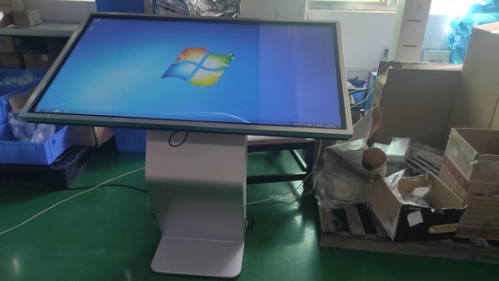 Factroy Direct CE FCC LED 43 pouces Kiosque affichage interactif tactile affichage numérique Système de fenêtres pour la publicité commerciale