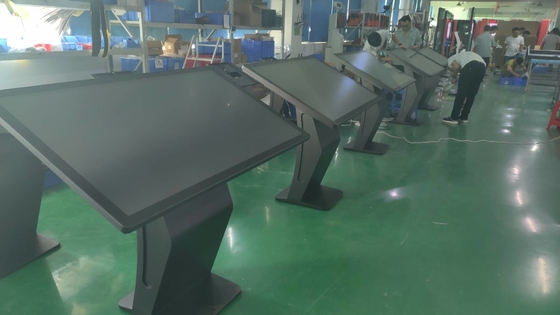 Factroy Direct CE FCC LED 43 pouces Kiosque affichage interactif tactile affichage numérique Système de fenêtres pour la publicité commerciale