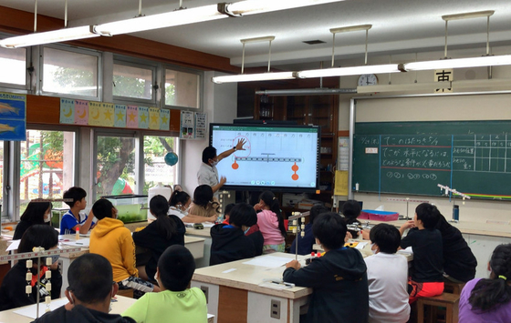500cd/m2 Lumière LCD Smart Board avec Android OS 14 et Ou Couleur du cadre gris noir