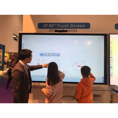 Découvrez la puissance d'un écran tactile interactif de 2 mm de précision 15W*2 ou 20W*2 haut-parleurs et projection d'écran sans fil