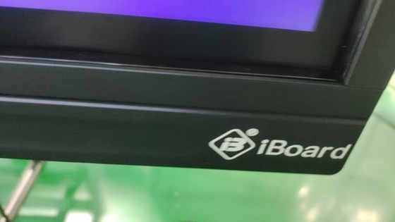 IBoard Factory en gros Moniteur interactif à écran tactile 2 mm Précision 15W * 2 ou 20W * 2 Haut-parleurs et projection d'écran sans fil Tableau interactif