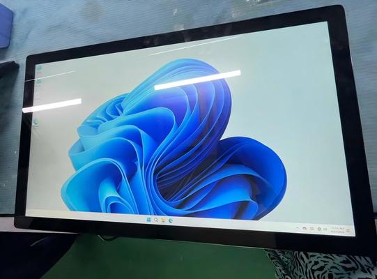 Moniteur de bureau 21,5'' 23,8'' 27'' 32 pouces en gros avec webcam 13MP intégrée, système Android et Windows tout-en-un en option, écran tactile capacitif 10 points, haut-parleur et micro plus puissants, tableau blanc interactif