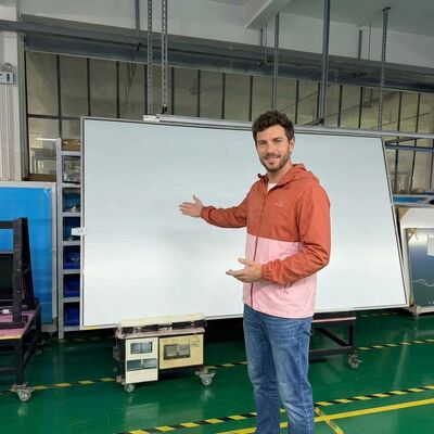 Tableau blanc interactif intelligent avec technologie infrarouge tactile 10 points et compatibilité multi-OS pour l'éducation et les affaires