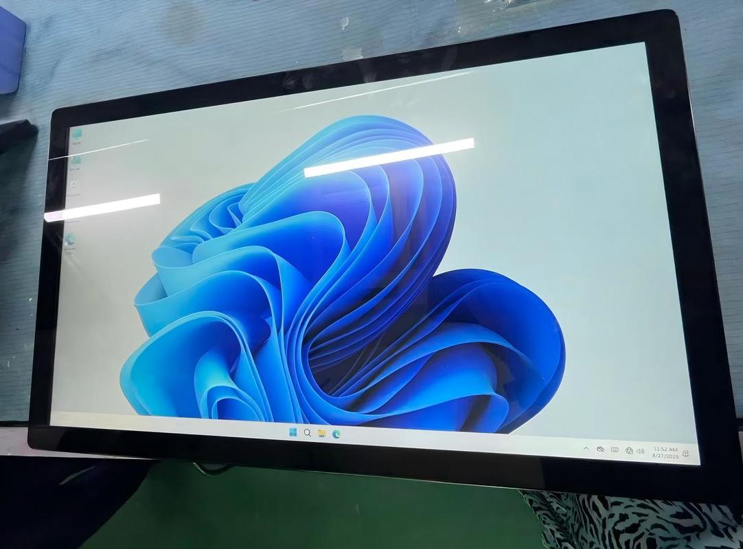 Moniteur de bureau 21,5'' 23,8'' 27'' 32 pouces en gros avec webcam 13MP intégrée, système Android et Windows tout-en-un en option, écran tactile capacitif 10 points, haut-parleur et micro plus puissants, tableau blanc interactif