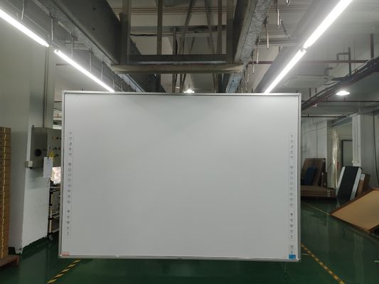 Tableau blanc interactif à infrarouges à 20 points de contact avec surface en céramique ou plastique brillant, panneau tactile intelligent avec 22 touches de raccourci de chaque côté pour une navigation rapide et facile, tableau blanc pour l'éducation scolaire