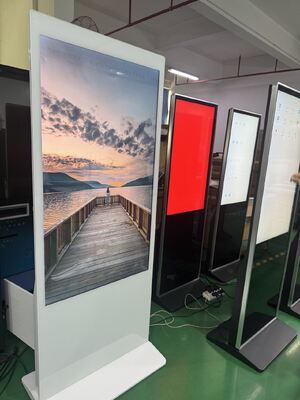 Surveiller et analyser les campagnes publicitaires numériques Surveiller la publicité numérique avec un suivi en temps réel et un type d'installation de support mural ou au sol